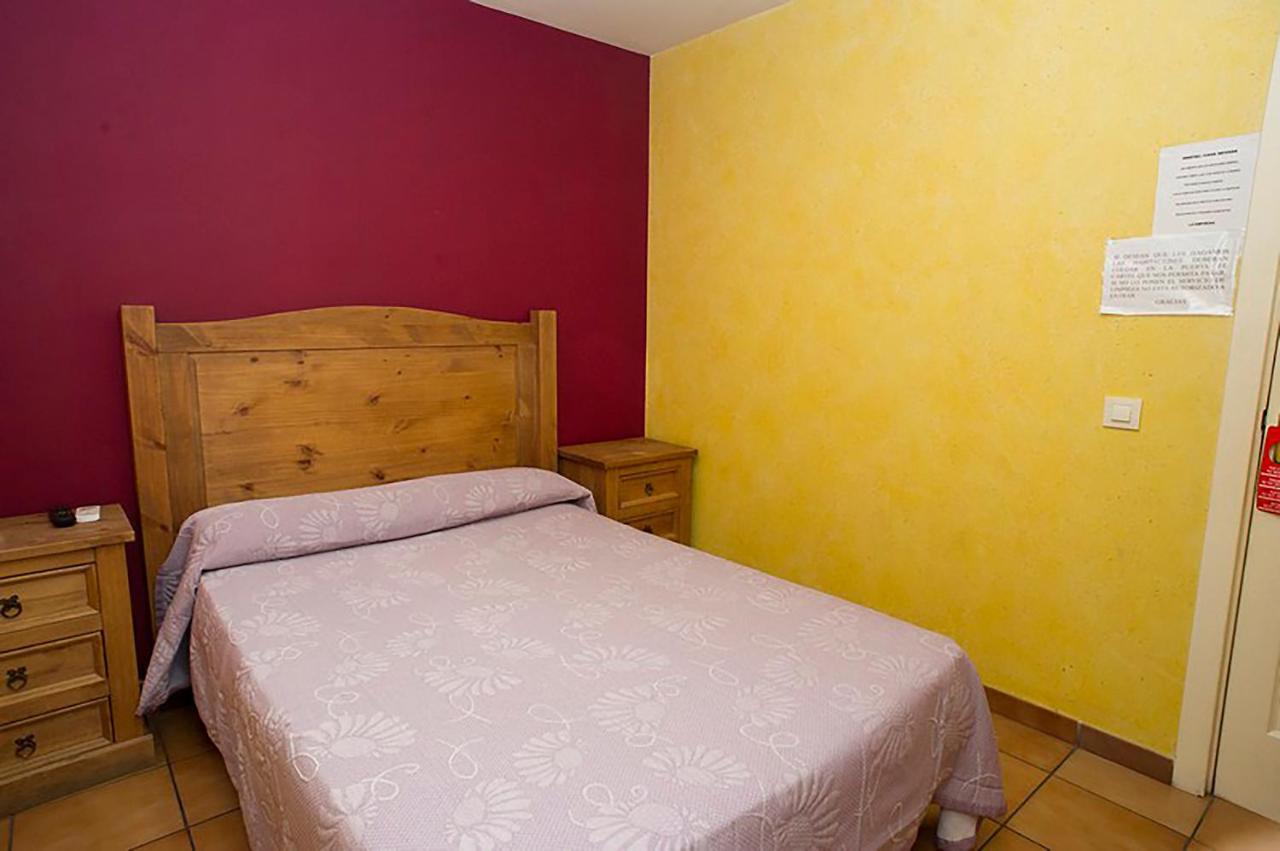 Hostal Velarde Talavera de la Reina Exterior photo